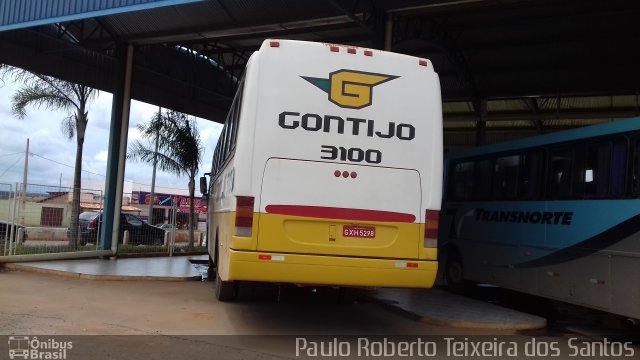 Empresa Gontijo de Transportes 3100 na cidade de Montalvânia, Minas Gerais, Brasil, por Paulo Roberto Teixeira dos Santos. ID da foto: 4041391.