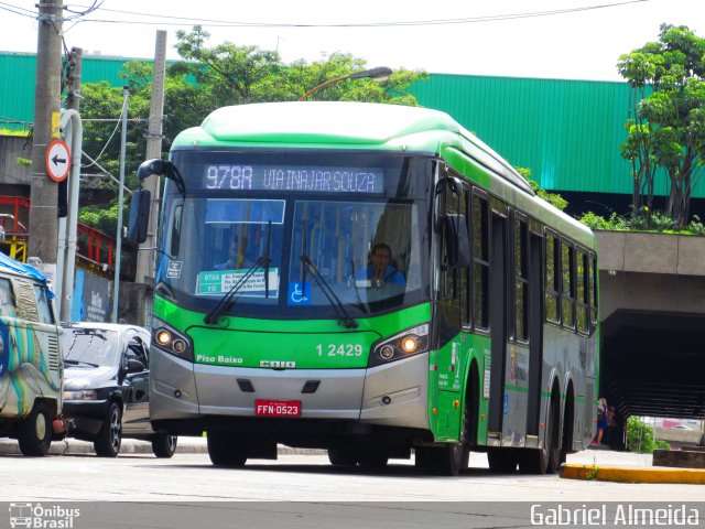 Viação Gato Preto 1 2429 na cidade de São Paulo, São Paulo, Brasil, por Gabriel Almeida. Número da foto: #4047902.