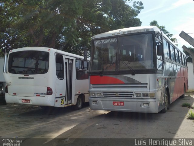 Ônibus Particulares 9001 na cidade de Varginha, Minas Gerais, Brasil, por Luis Henrique Silva. Número da foto: #4118589.