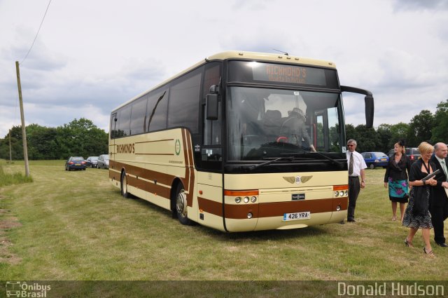 Richmond's Coaches  na cidade de Essex, Inglaterra, por Donald Hudson. Número da foto: #4128176.