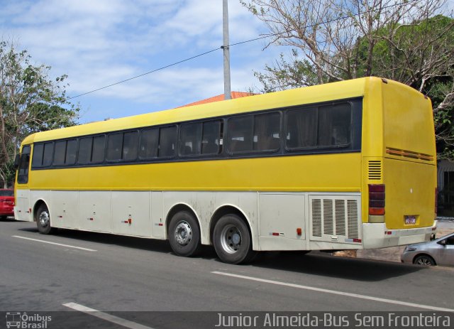Ônibus Particulares 1330 na cidade de Cururupu, Maranhão, Brasil, por Junior Almeida. Número da foto: #4134858.