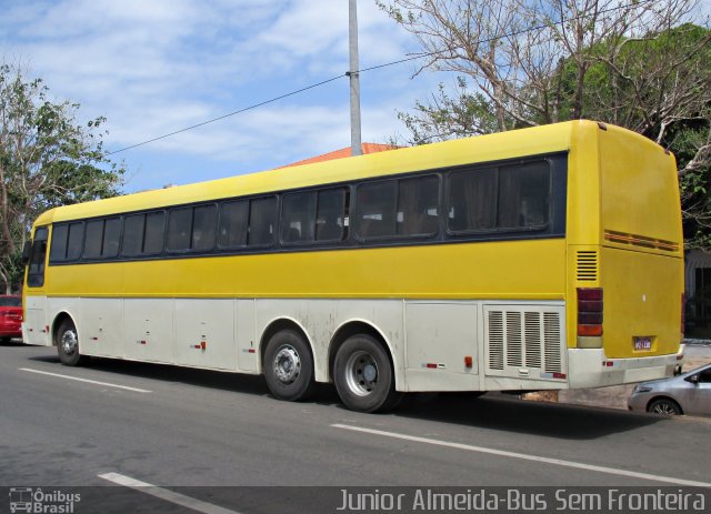 Ônibus Particulares 1330 na cidade de Cururupu, Maranhão, Brasil, por Junior Almeida. ID da foto: 4134858.