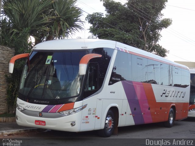 Transportadora Turística Petitto 4040 na cidade de Trindade, Goiás, Brasil, por Douglas Andrez. Número da foto: #4100274.