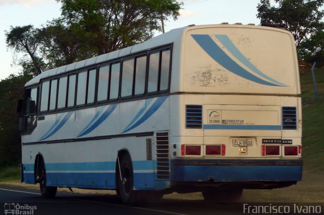 Ônibus Particulares 8802 na cidade de Herculândia, São Paulo, Brasil, por Francisco Ivano. ID da foto: 4136981.