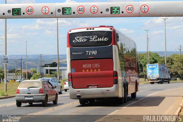 Expresso São Luiz 7190 na cidade de Riacho Fundo, Distrito Federal, Brasil, por Paulo Camillo Mendes Maria. Número da foto: #4148471.