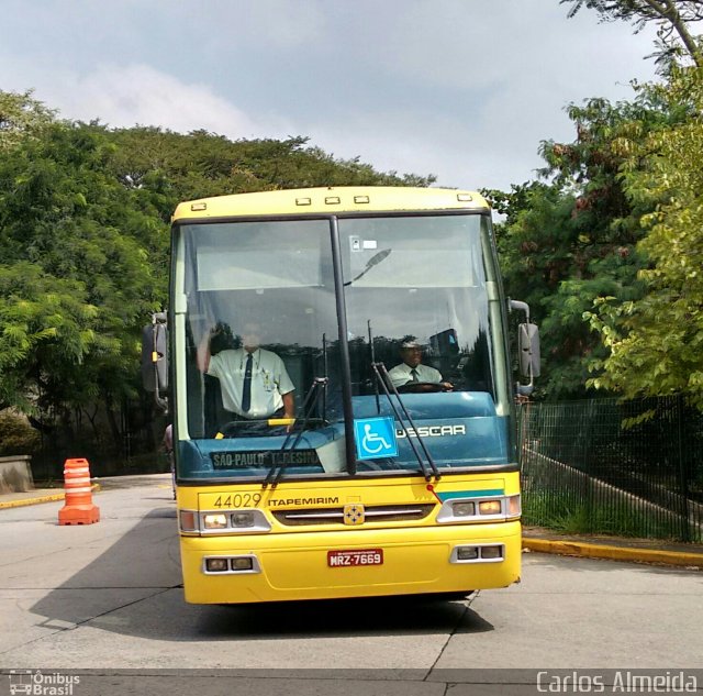 Viação Itapemirim 44029 na cidade de São Paulo, São Paulo, Brasil, por Carlos Almeida. ID da foto: 4156607.