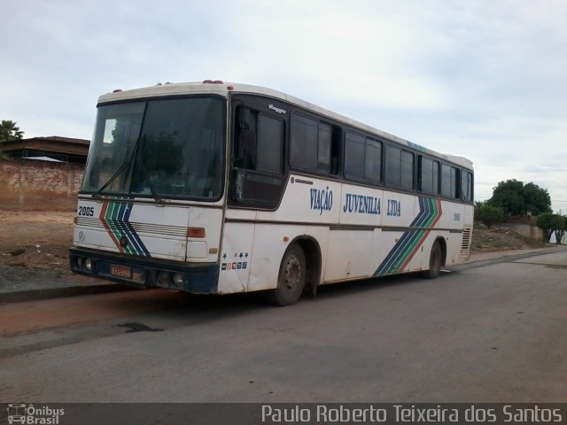 Viação Juvenília 2005 na cidade de Montalvânia, Minas Gerais, Brasil, por Paulo Roberto Teixeira dos Santos. ID da foto: 4101097.