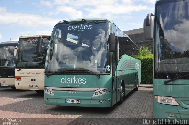 Clarkes of London  na cidade de Windsor, Berkshire, Inglaterra, por Donald Hudson. Número da foto: #4111668.