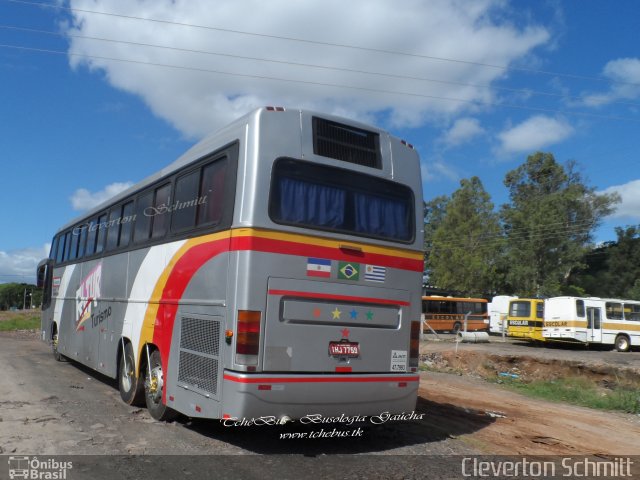 RV Tur Turismo 001 na cidade de Santa Maria, Rio Grande do Sul, Brasil, por Cleverton Schmitt. ID da foto: 4114934.