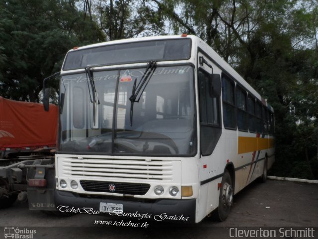 Ônibus Particulares 3690 na cidade de Santa Maria, Rio Grande do Sul, Brasil, por Cleverton Schmitt. Número da foto: #4114707.