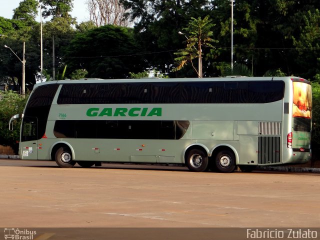 Viação Garcia 7166 na cidade de Maringá, Paraná, Brasil, por Fabricio do Nascimento Zulato. Número da foto: #4114782.