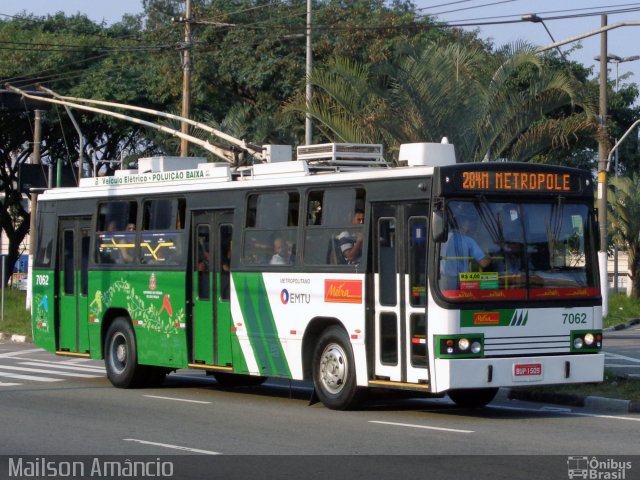 Metra - Sistema Metropolitano de Transporte 7062 na cidade de Santo André, São Paulo, Brasil, por Mailson Amâncio. Número da foto: #4187384.