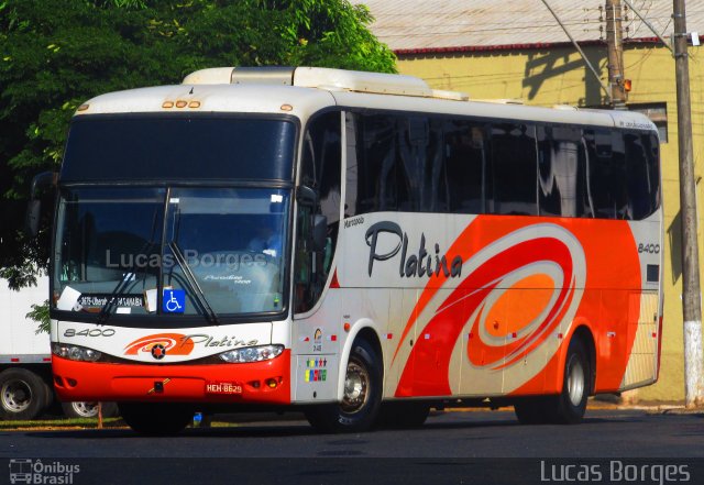 Viação Platina 8400 na cidade de Araxá, Minas Gerais, Brasil, por Lucas Borges . Número da foto: #4197842.