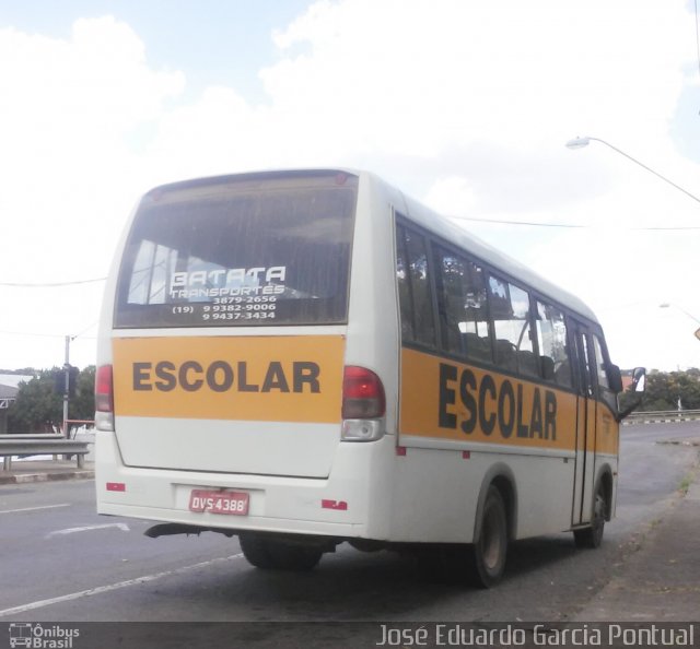 Escolares DVS4388 na cidade de Monte Mor, São Paulo, Brasil, por José Eduardo Garcia Pontual. Número da foto: #4197768.