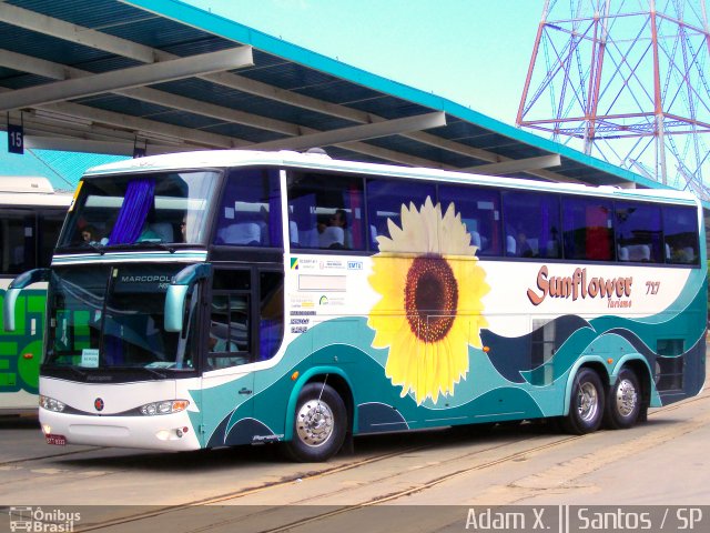 Sunflower Turismo 727 na cidade de Santos, São Paulo, Brasil, por Adam Xavier Rodrigues Lima. Número da foto: #4161734.