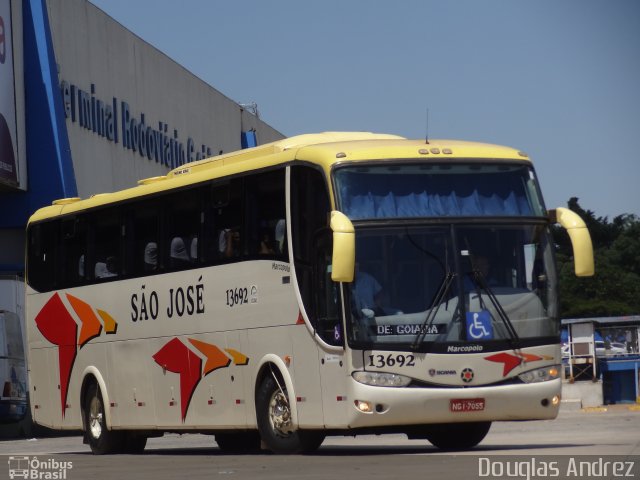 Expresso São José do Tocantins 13692 na cidade de Goiânia, Goiás, Brasil, por Douglas Andrez. Número da foto: #4205978.