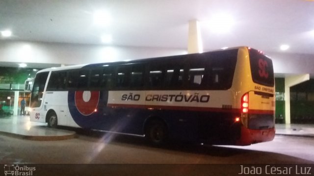 Viação São Cristóvão 1800 na cidade de Oliveira, Minas Gerais, Brasil, por João César Luz. Número da foto: #4205152.