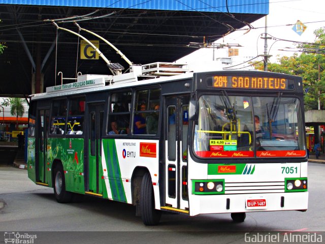 Metra - Sistema Metropolitano de Transporte 7051 na cidade de Santo André, São Paulo, Brasil, por Gabriel Almeida. ID da foto: 4207622.