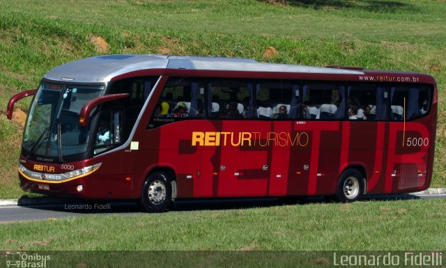 Reitur Turismo 5000 na cidade de Aparecida, São Paulo, Brasil, por Leonardo Fidelli. Número da foto: #4209719.