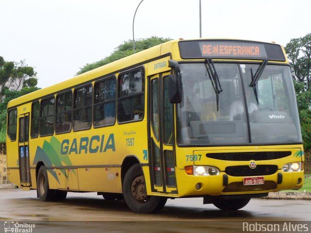 Viação Garcia 7597 na cidade de Maringá, Paraná, Brasil, por Robson Alves. Número da foto: #4212439.