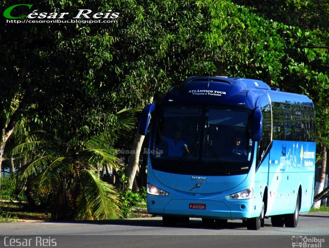 Azul Viagens PJH6508 na cidade de Porto Seguro, Bahia, Brasil, por César Ônibus. ID da foto: 4213330.