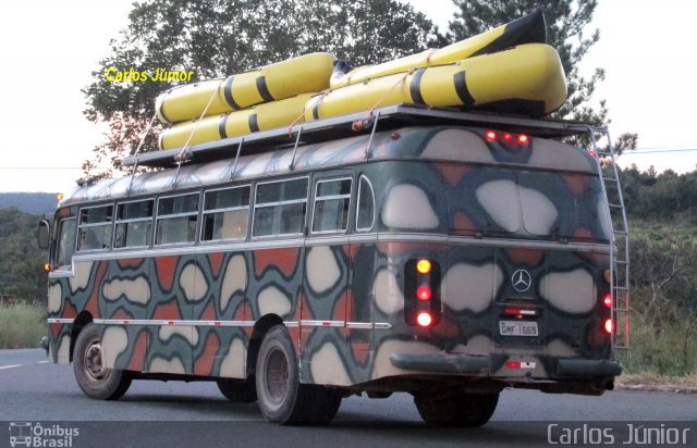 Ônibus Particulares JACAREZãO na cidade de Rio Quente, Goiás, Brasil, por Carlos Júnior. Número da foto: #4217963.