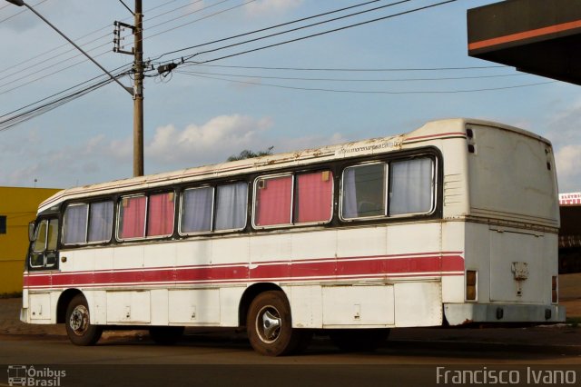 Ônibus Particulares 001 na cidade de Assis, São Paulo, Brasil, por Francisco Ivano. ID da foto: 4219582.