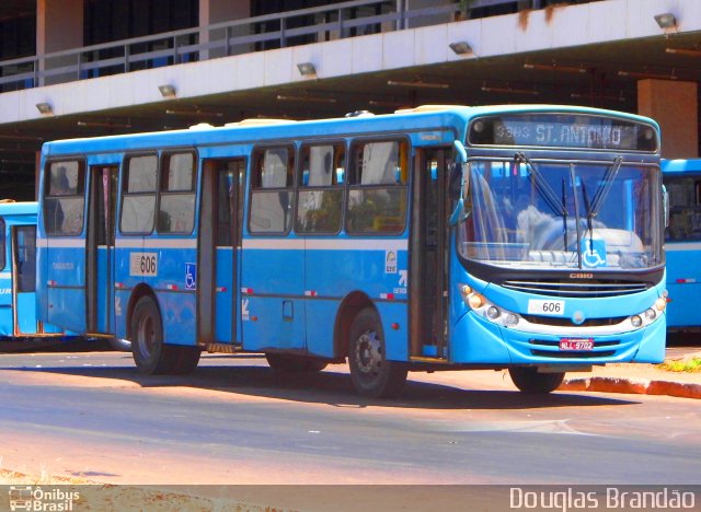 Taguatur - Taguatinga Transporte e Turismo 05606 na cidade de Brasília, Distrito Federal, Brasil, por Douglas  Brandao da Silva. Número da foto: #4220354.