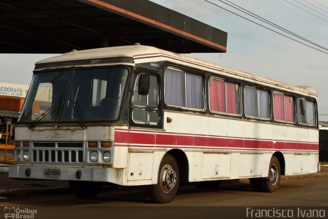 Ônibus Particulares 001 na cidade de Assis, São Paulo, Brasil, por Francisco Ivano. ID da foto: 4219579.