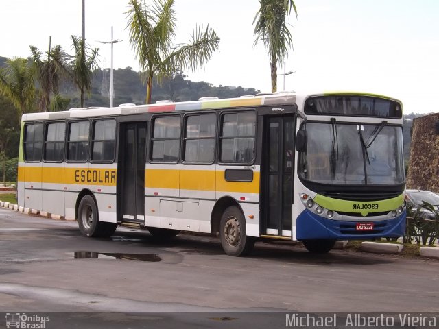 Escolares 9235 na cidade de Santana de Parnaíba, São Paulo, Brasil, por Michael  Alberto Vieira. Número da foto: #4220672.