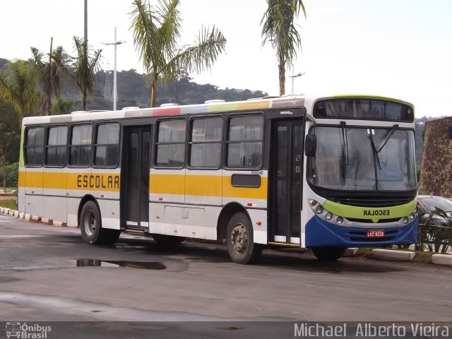 Escolares 9235 na cidade de Santana de Parnaíba, São Paulo, Brasil, por Michael  Alberto Vieira. ID da foto: 4220672.