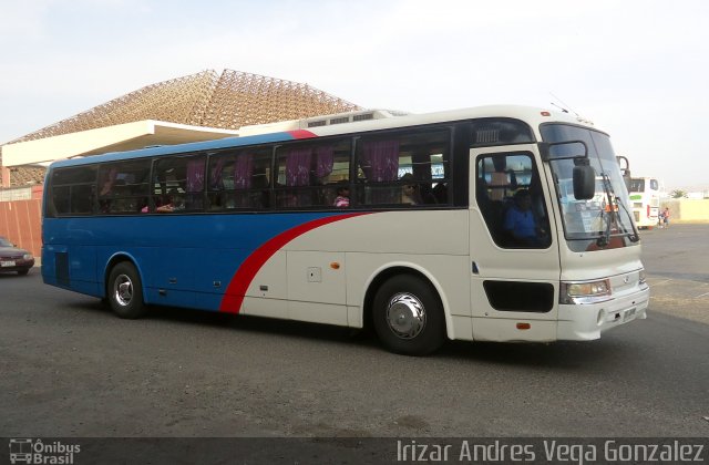 Ônibus Particulares 001 na cidade de , por Irizar Andres Vega Gonzalez. Número da foto: #4164394.