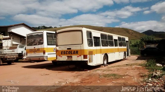Escolares 3717 na cidade de Matipó, Minas Gerais, Brasil, por Jessé Fernandes. Número da foto: #4165782.