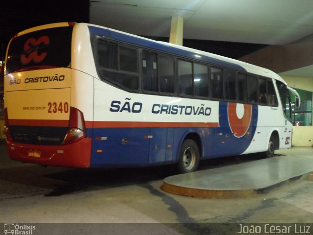 Viação São Cristóvão 2340 na cidade de Oliveira, Minas Gerais, Brasil, por João César Luz. Número da foto: #4222715.