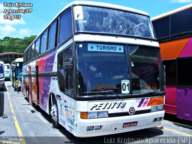 Transportadora Turística Petitto 2000 na cidade de Aparecida, São Paulo, Brasil, por Luiz Krolman. Número da foto: #4227222.