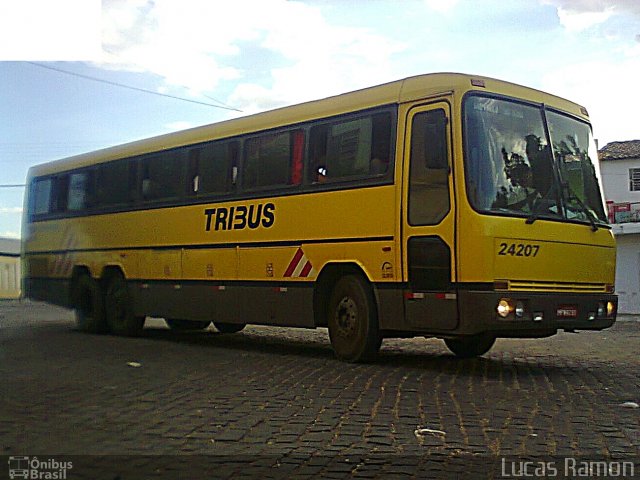 Viação Itapemirim 24207 na cidade de Serra Talhada, Pernambuco, Brasil, por Lucas Ramon. ID da foto: 4172788.