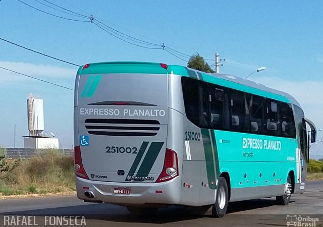 Expresso Planalto 251002 na cidade de Patos de Minas, Minas Gerais, Brasil, por RAFAEL  JUNIO FONSECA. Número da foto: #4172317.