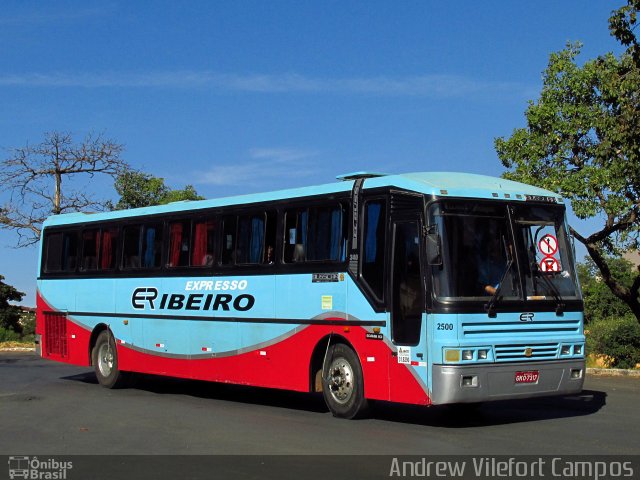 Expresso Ribeiro 2500 na cidade de Montes Claros, Minas Gerais, Brasil, por Andrew Campos. Número da foto: #4173622.