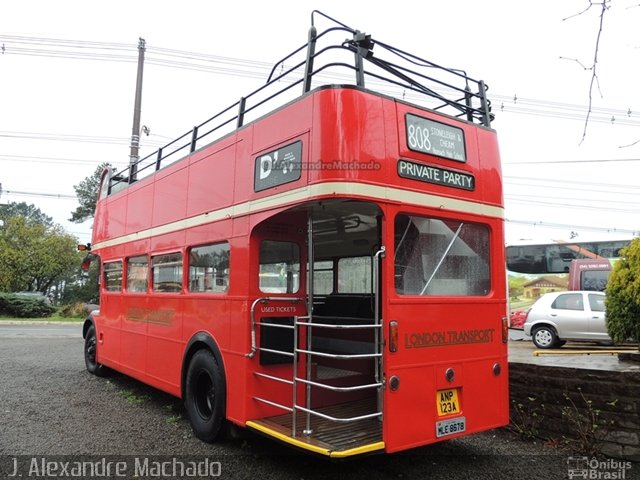 London Transport RM1571 na cidade de Gramado, Rio Grande do Sul, Brasil, por J. Alexandre Machado. ID da foto: 4176133.