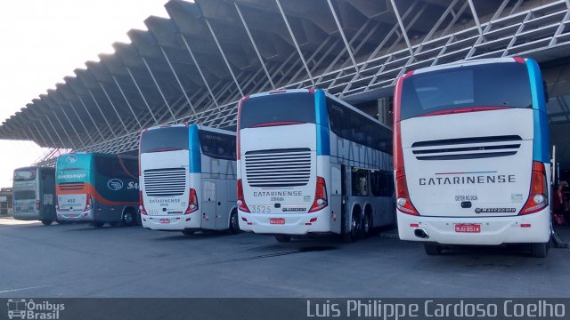 Auto Viação Catarinense 3303 na cidade de Florianópolis, Santa Catarina, Brasil, por Luis Philippe Cardoso Coelho. Número da foto: #4177142.