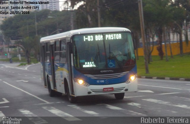 Viação Vaz 02 690 na cidade de Santo André, São Paulo, Brasil, por Roberto Teixeira. ID da foto: 4229348.