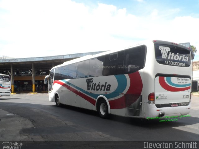 Expresso Vitória de Transportes 13028 na cidade de Porto Alegre, Rio Grande do Sul, Brasil, por Cleverton Schmitt. Número da foto: #4247592.