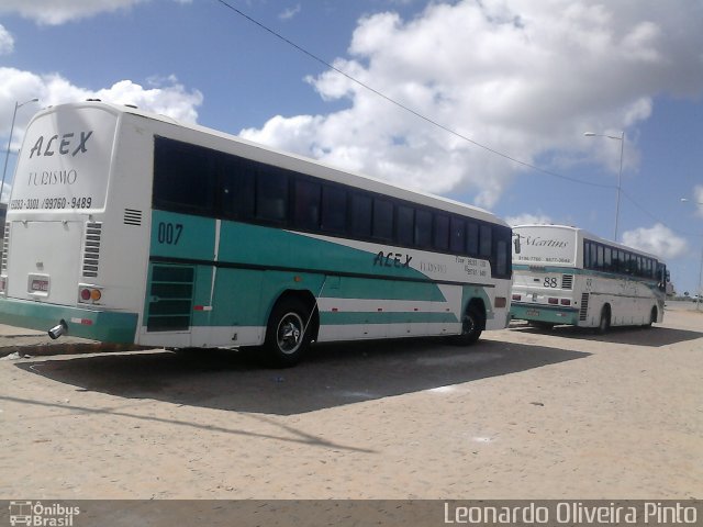 Expresso Erubino 007 na cidade de Caruaru, Pernambuco, Brasil, por Leon Oliver. Número da foto: #4253701.