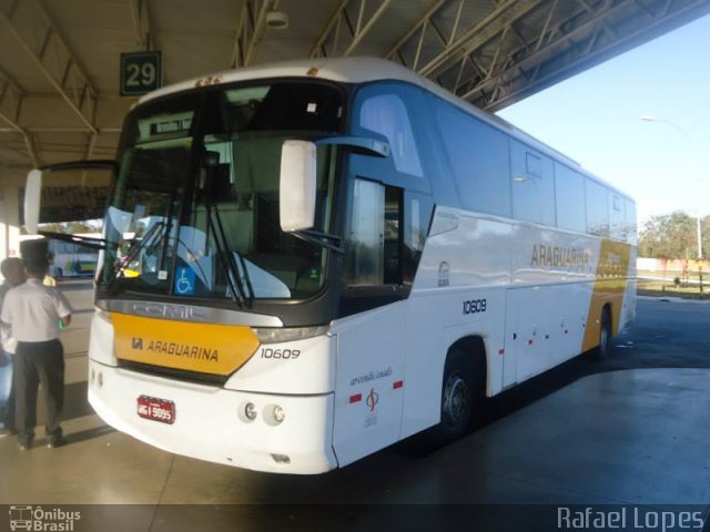 Viação Araguarina 10609 na cidade de Brasília, Distrito Federal, Brasil, por Rafael Lopes. Número da foto: #4255308.