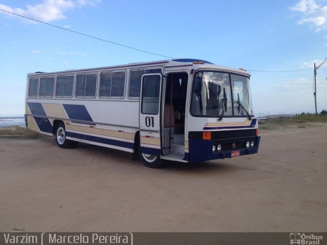 Ônibus Particulares 01 na cidade de Criciúma, Santa Catarina, Brasil, por Henrique  Varzim. ID da foto: 4257379.