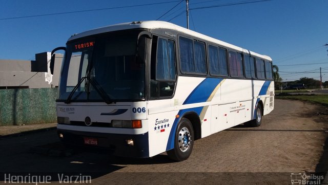 Ônibus Particulares 006 na cidade de Pelotas, Rio Grande do Sul, Brasil, por Henrique  Varzim. Número da foto: #4257367.