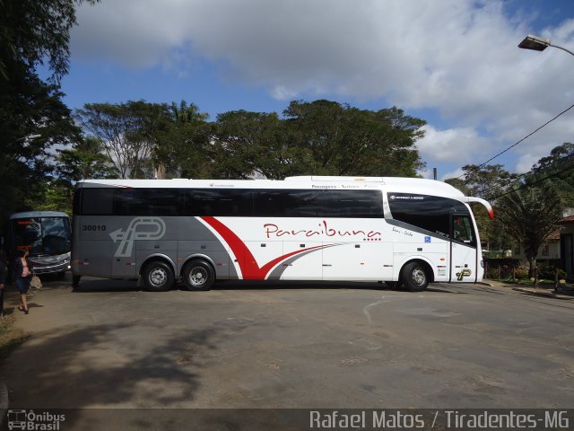 Paraibuna Transportes 30010 na cidade de Tiradentes, Minas Gerais, Brasil, por Rafael Matos. ID da foto: 4280899.