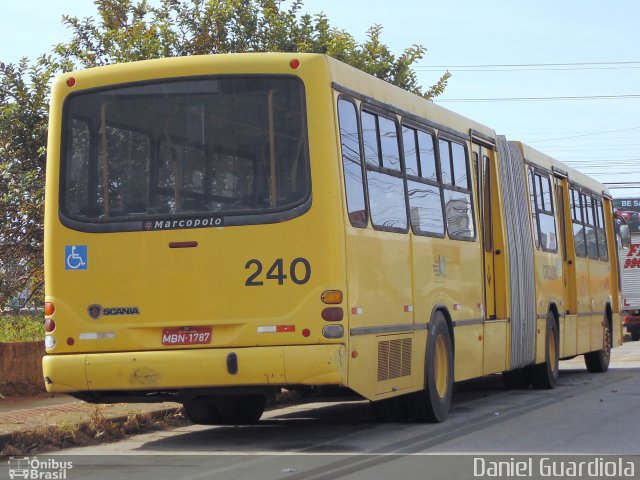 Ônibus Particulares 240 na cidade de São José, Santa Catarina, Brasil, por Daniel Guardiola. Número da foto: #4286268.