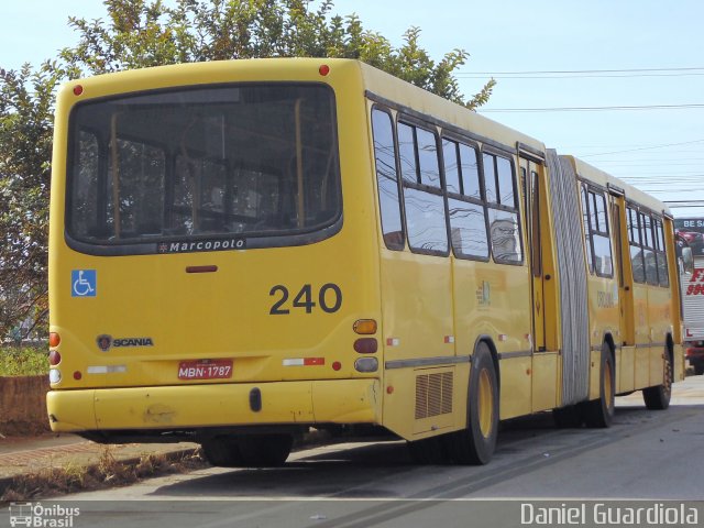 Ônibus Particulares 240 na cidade de São José, Santa Catarina, Brasil, por Daniel Guardiola. ID da foto: 4286268.