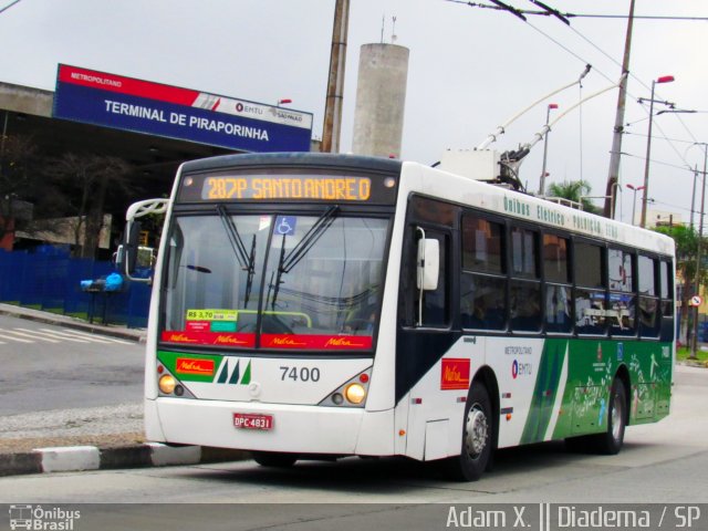 Metra - Sistema Metropolitano de Transporte 7400 na cidade de Diadema, São Paulo, Brasil, por Adam Xavier Rodrigues Lima. Número da foto: #4285516.